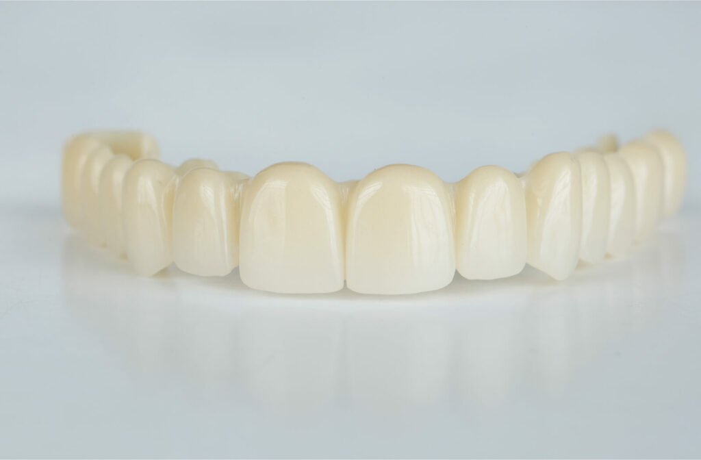 Dental prosthesis of temporary wearing of the upper jaw on a white background.